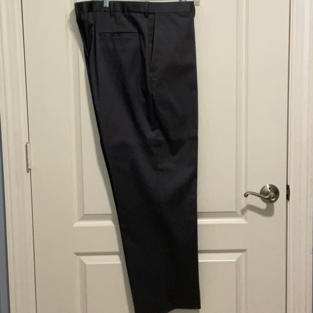 Men's Gray Haggar Classic Fit No Iron Khakis 42x32